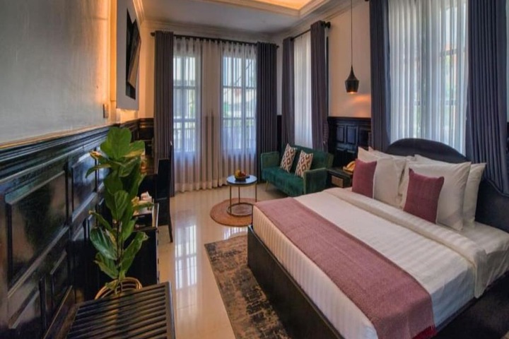 Room 5 of 10