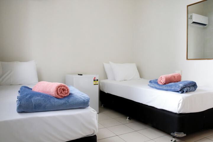 Room 9 of 12