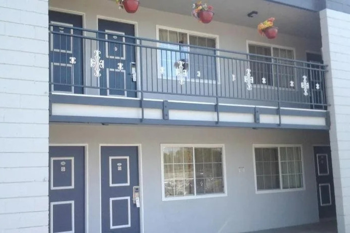 Image of HOLIDAY MOTEL