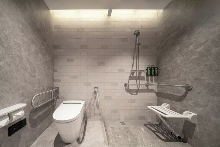 Room 28 of 98