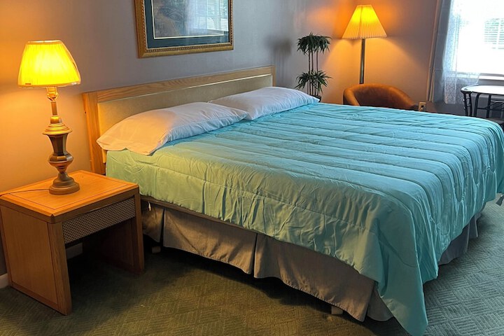 Room 2 of 6
