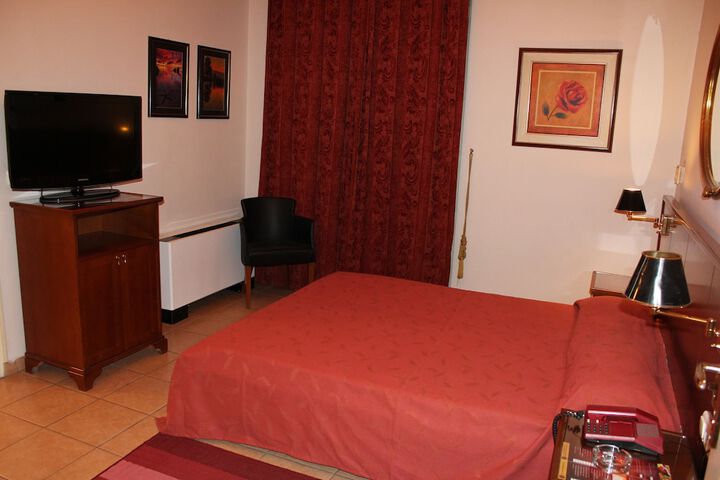 Room 12 of 141