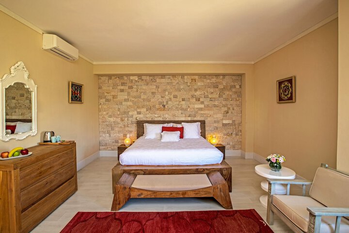 Room 6 of 62