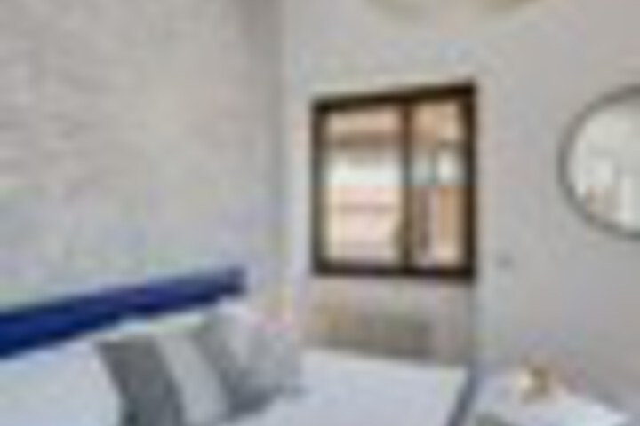 Room 11 of 270