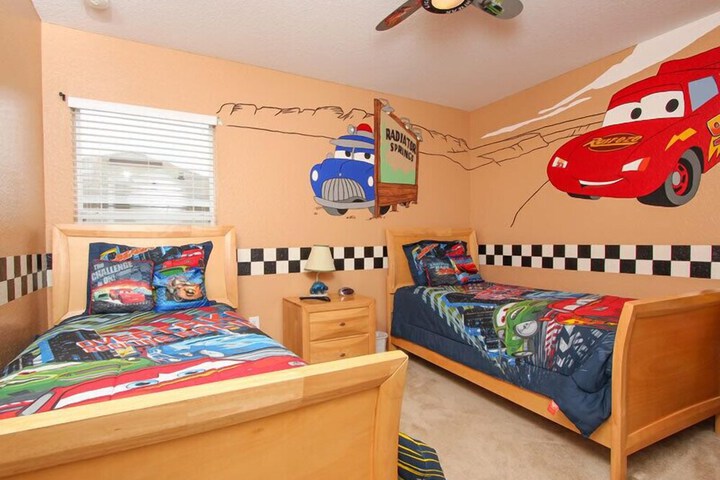 Room 6 of 25