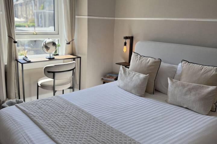 Room 10 of 42