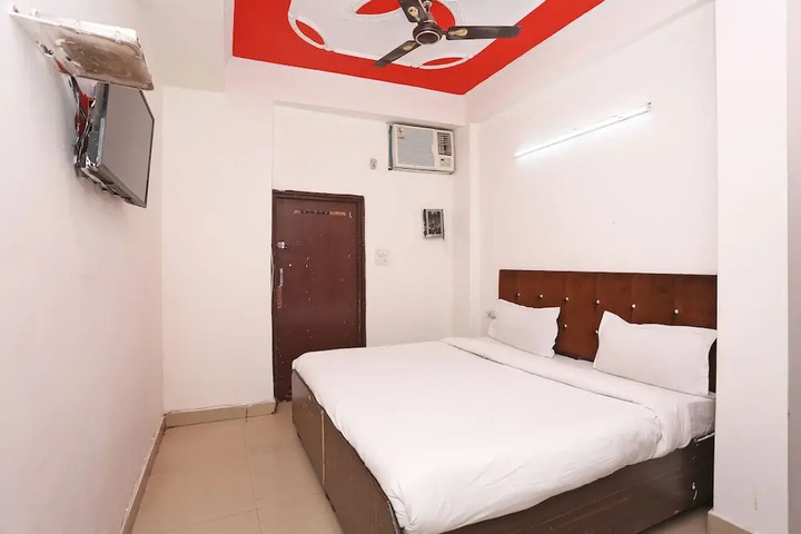 Room 6 of 14