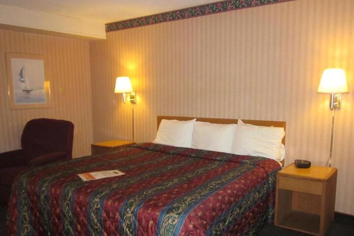 1 King Bed (4 of 7)