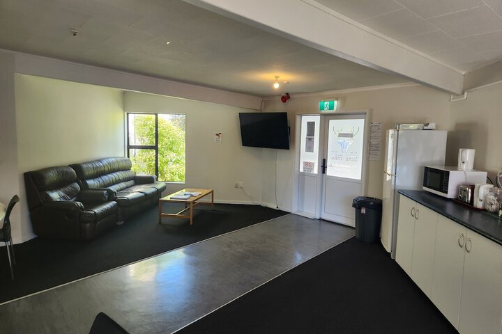 Lounge 20 of 24