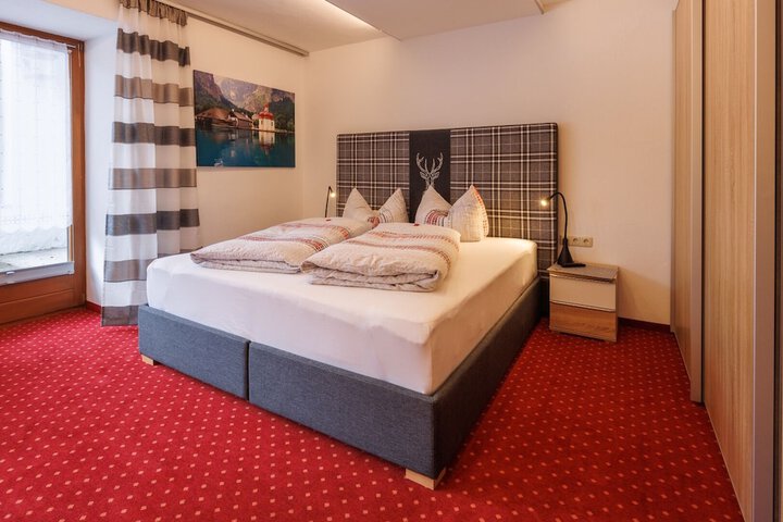 Room 13 of 30
