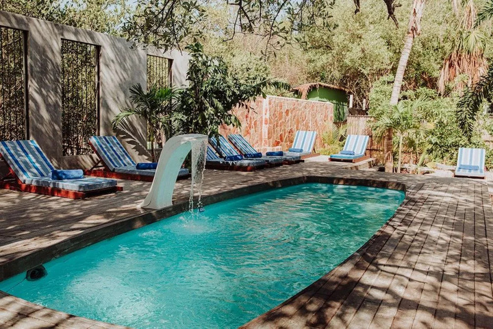 Pool 16 of 26