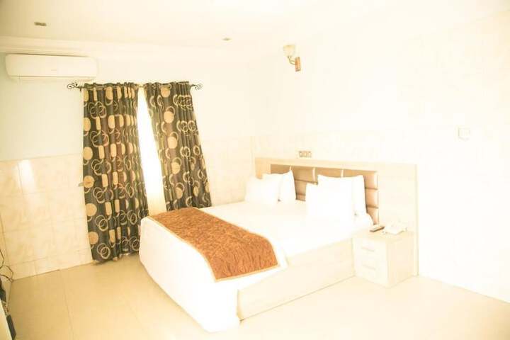 Room 10 of 35