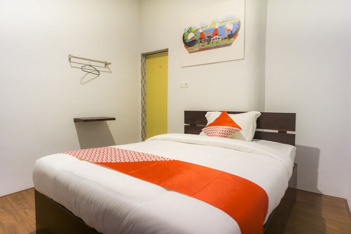 Room 6 of 32