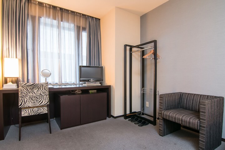 Room 5 of 51