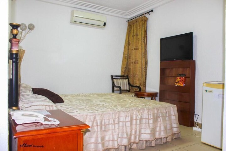 Room 32 of 62