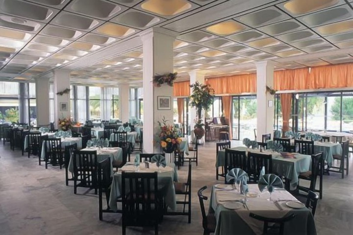 Dining 54 of 94