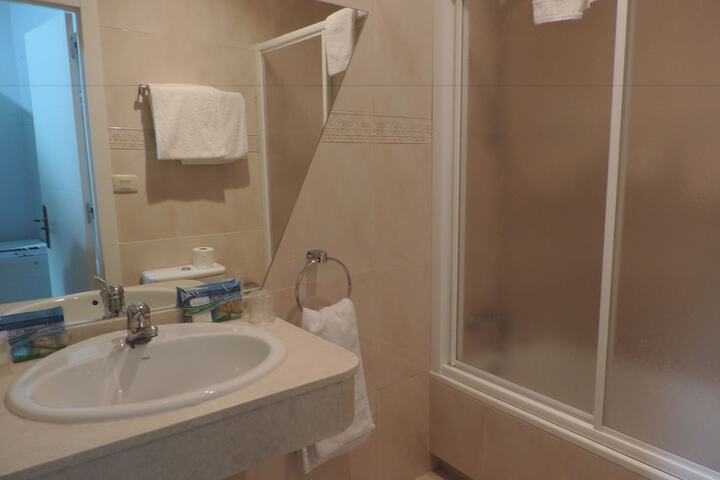 Room 9 of 42
