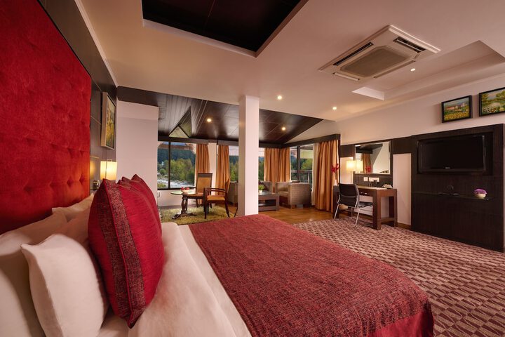 Room 13 of 36