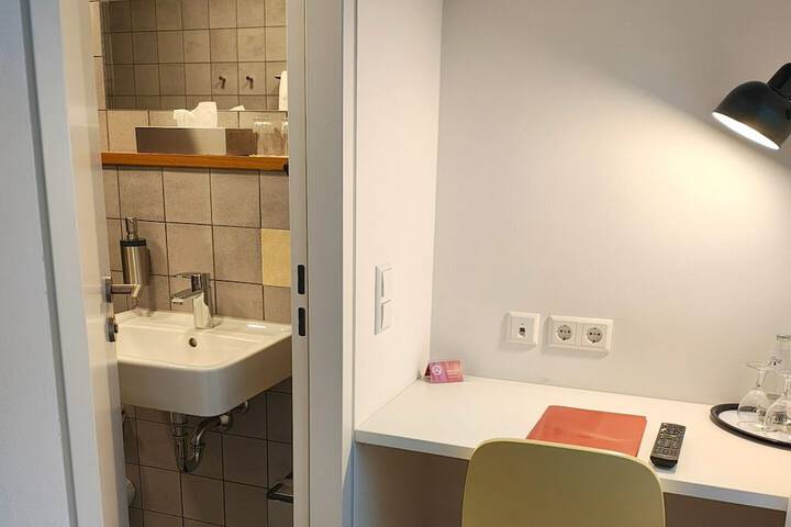 Room 15 of 23