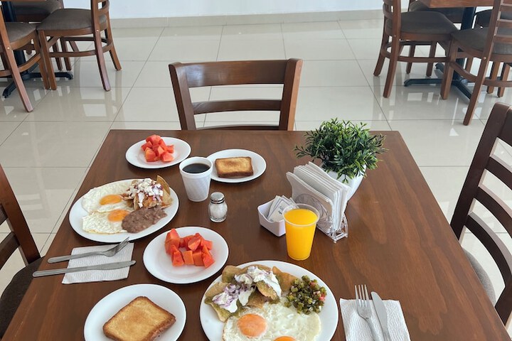 Breakfast/Coffee Service 32 of 46