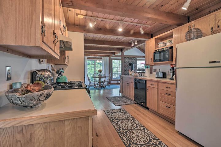 Lovettsville Cottage in Heart of Wine Country