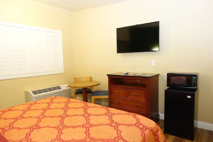 1 Queen Bed (38 of 41)