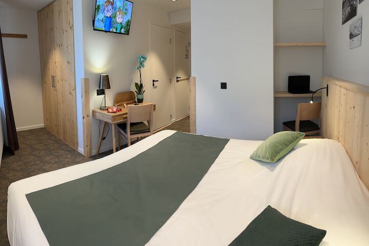 Room 6 of 66