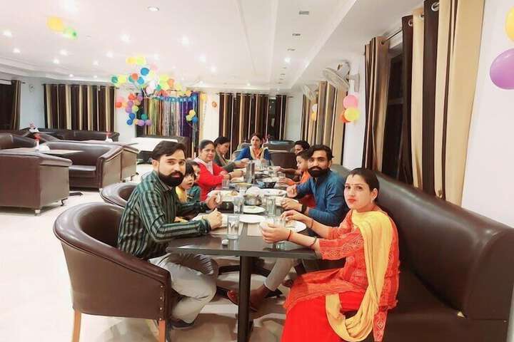 Dining 30 of 55