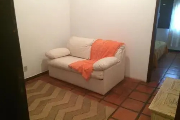 Room 10 of 16