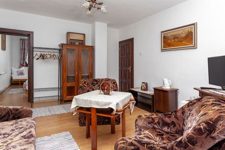 Room 8 of 37