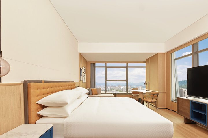 Room 6 of 21