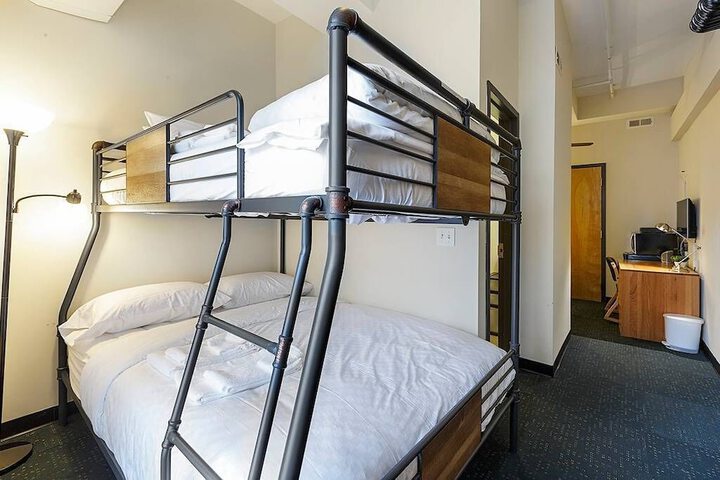 Room 27 of 46
