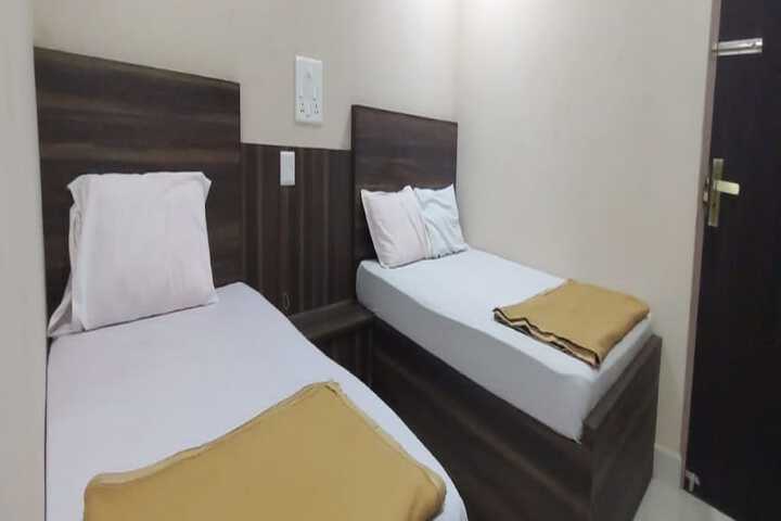 Room 15 of 27
