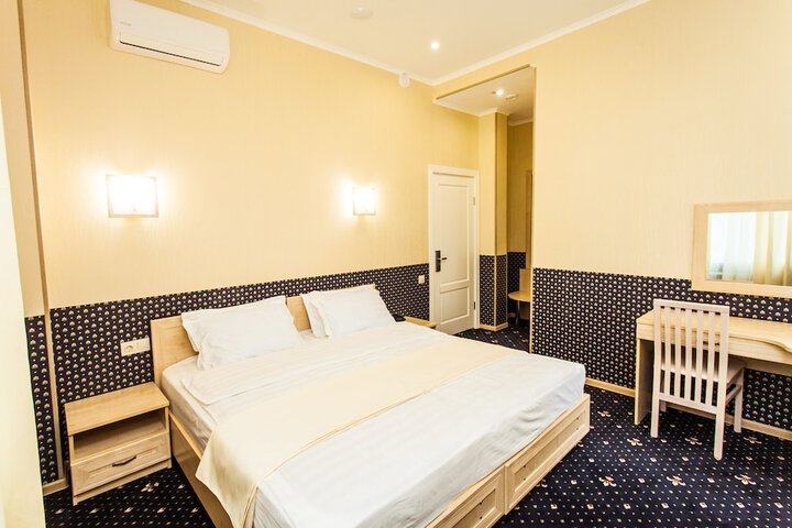 Room 8 of 89