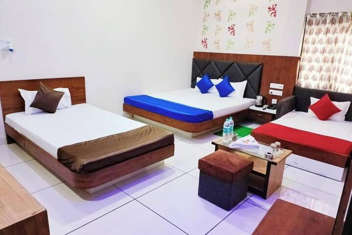 Room 9 of 16