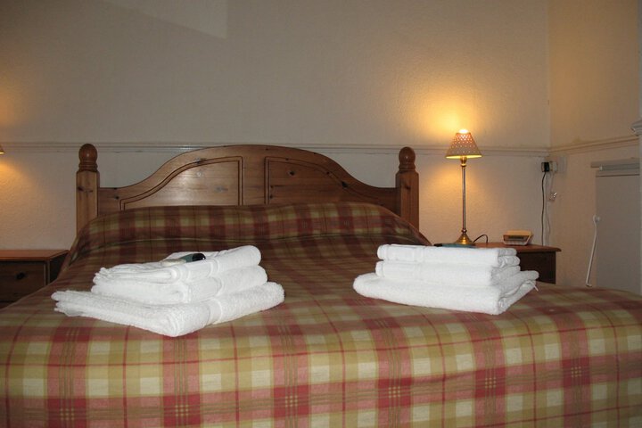 Room 6 of 32