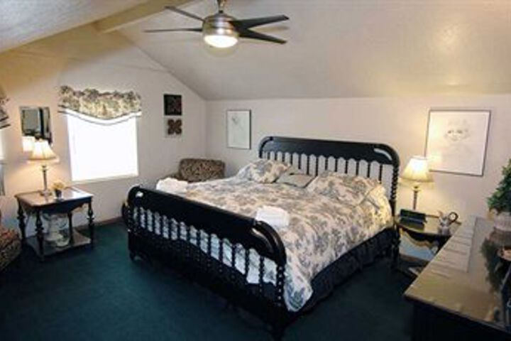 Room 5 of 8