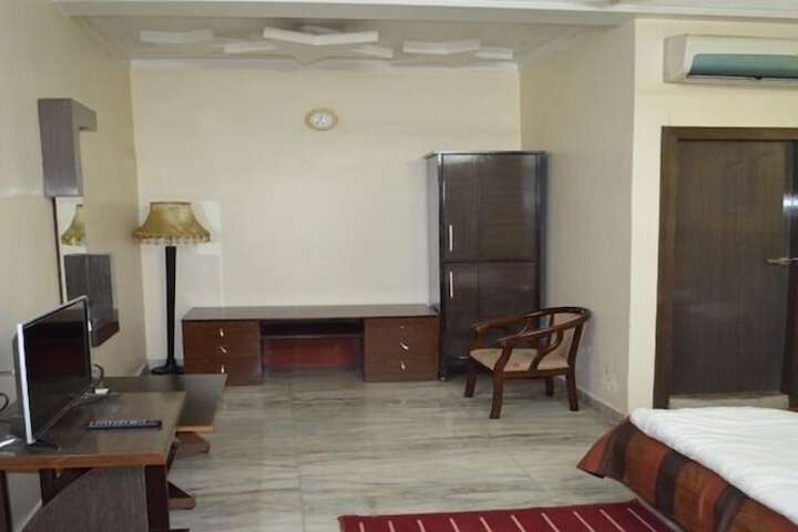 Room 12 of 31