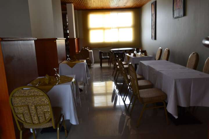 Dining 9 of 13