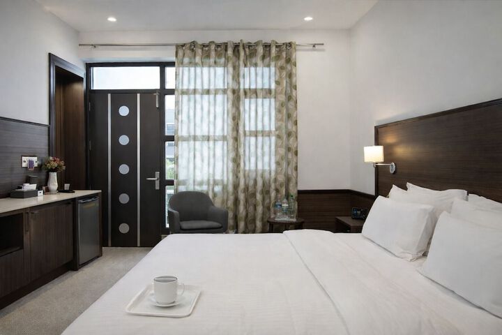 Room 18 of 80