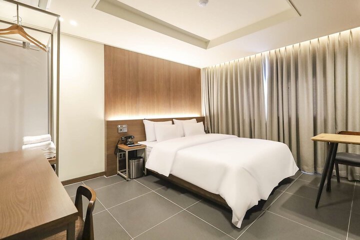 Room 15 of 42