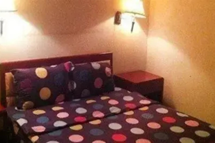 Room 3 of 6
