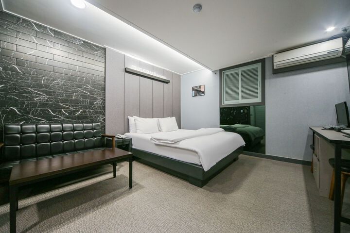 Room 50 of 70