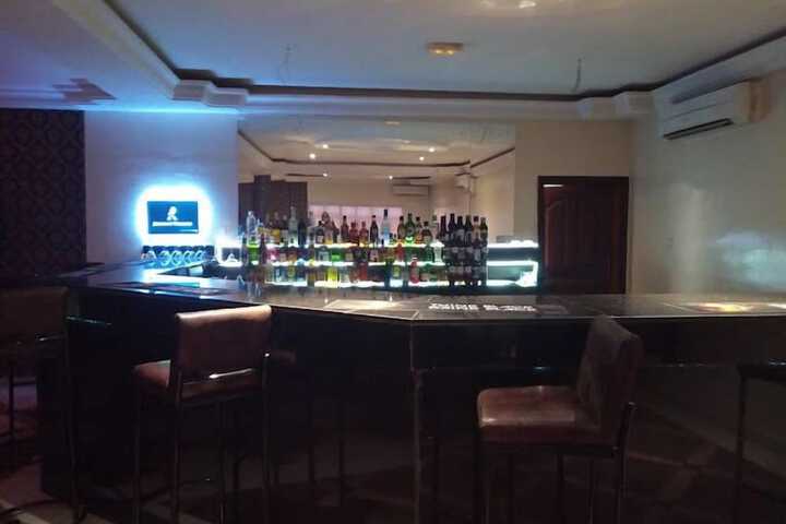 Lounge 63 of 72