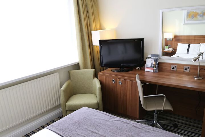 Room 10 of 97
