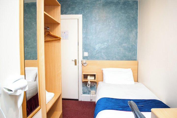 Room 89 of 157