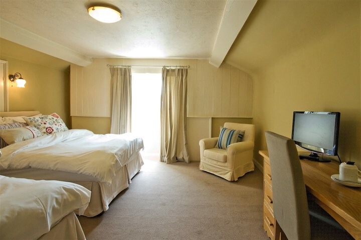 Room 3 of 36