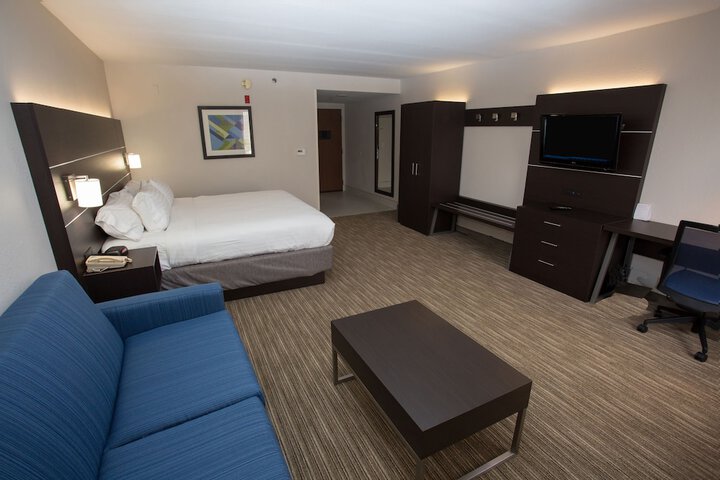 Suite 2 Queen Beds (3 of 17)