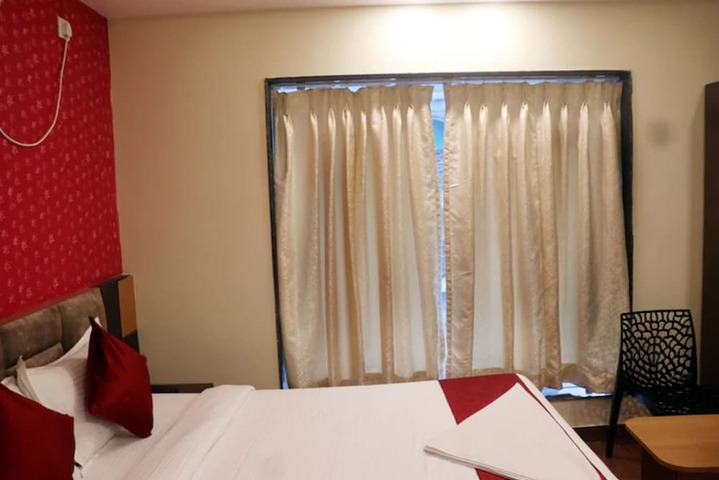 Room 8 of 11