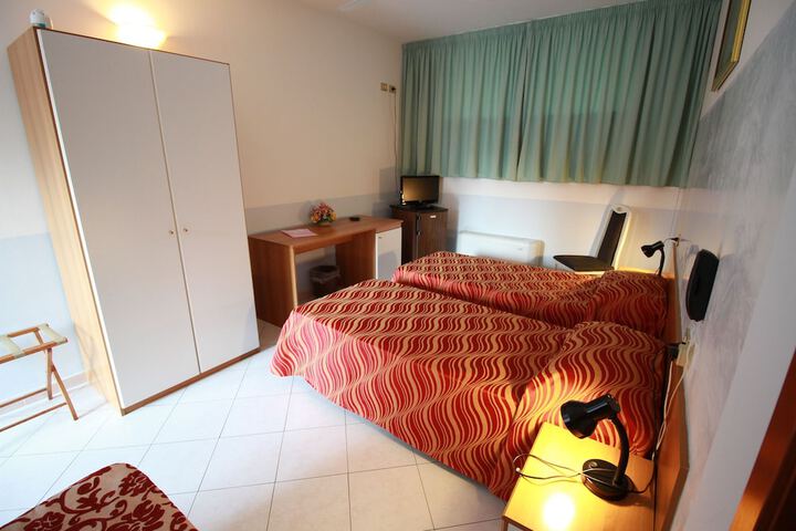 Room 8 of 45